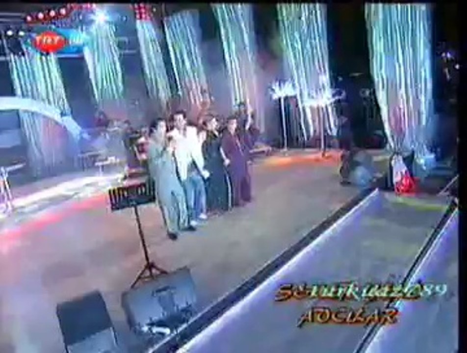 İzzet ALTINMEŞE-Leylâ (Gönül Pazarında Tavladın Yâr Yâr) (1)