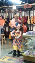 Emi Sunshine, jeune chanteuse de talent