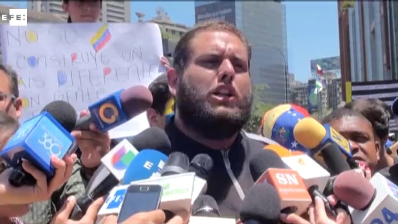 Estudiantes venezolanos vuelven a tomar las calles contra la detención de alcaldes .