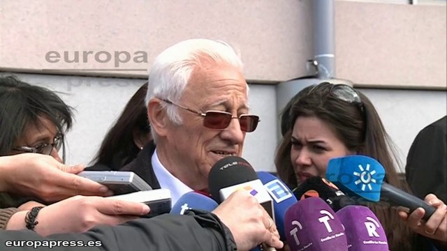 El Padre Ángel visita a la familia de Adolfo Suárez