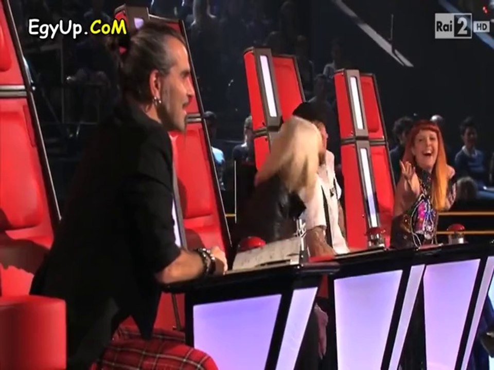 راهبة إيطالية تشعل “The Voice” وتبهر لجنة التحكيم و الفاتيكان
