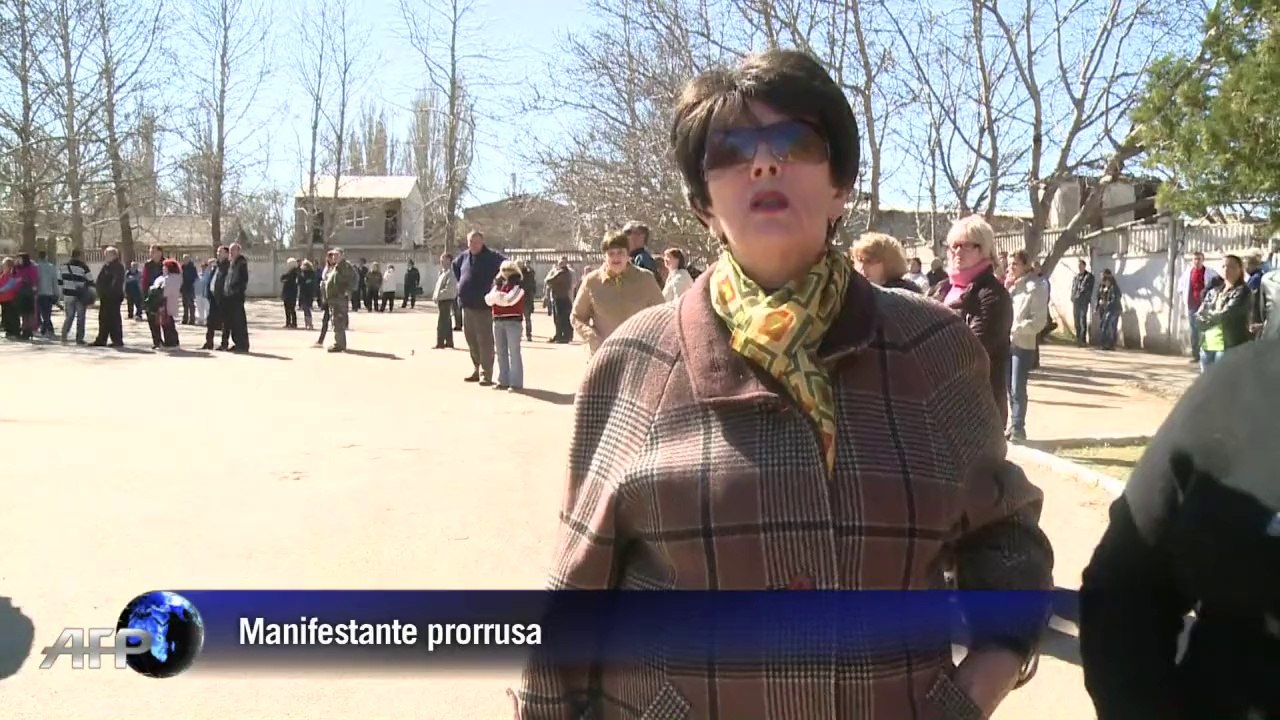 Prorrusos asaltan base ucraniana en Crimea