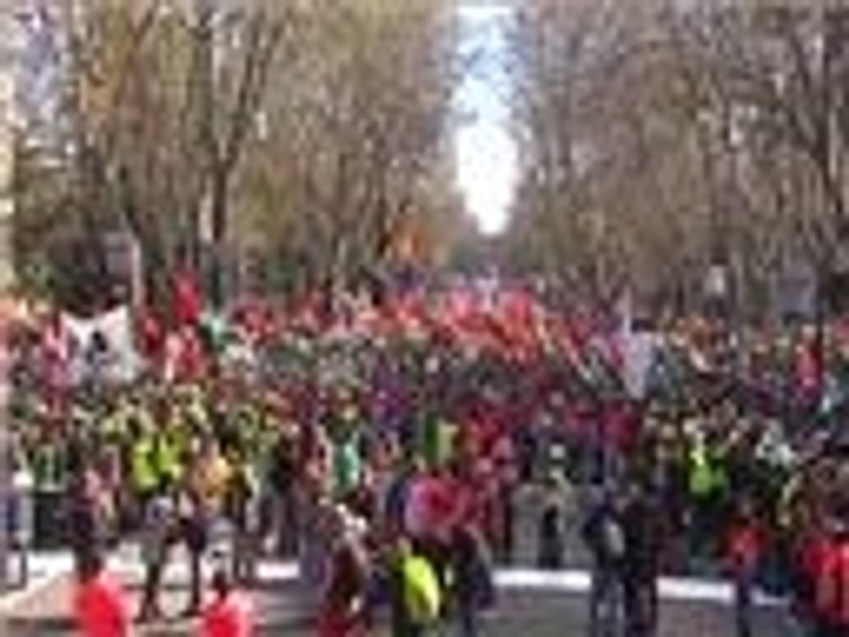 الإسبان يتظاهرون لإسقاط الحكومة