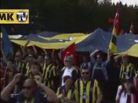 Aziz Yıldırım taraftarları böyle susturdu