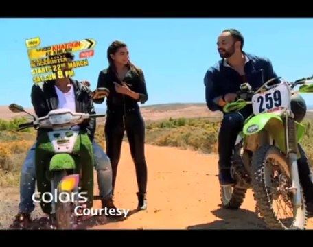 Romance & comedy in Khatron Ke Khiladi - IANS India Videos