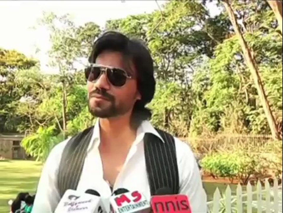 Uttaran : Raghuvendra sees Ambika - ANS India Videos