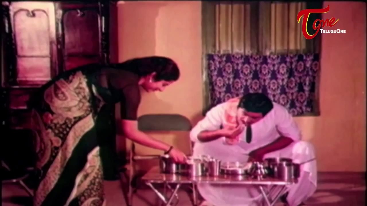 Suhasini Impresses Shoban Babu With Her Cooking Skills