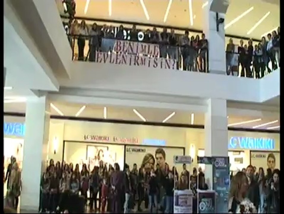 Biga'da sürpriz evlenme teklifi