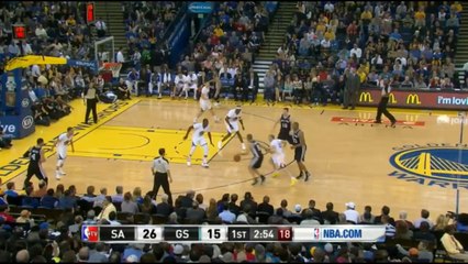 Tony Parker transperce la défense des Warriors avec un move à 100 à l'heure