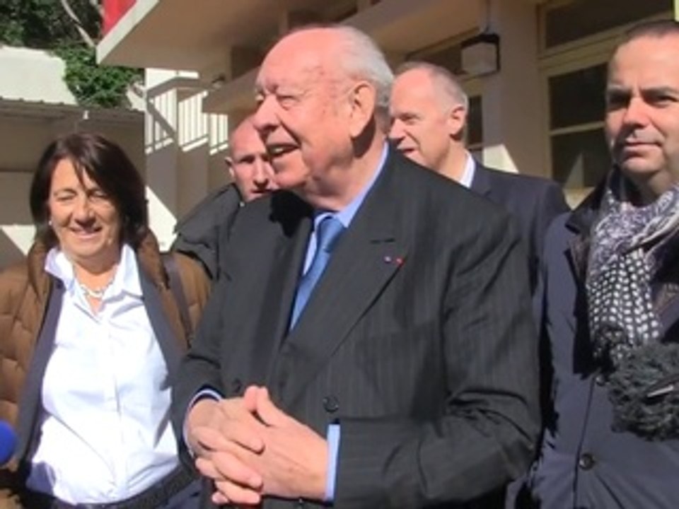 Municipales à Marseille : Jean-Claude Gaudin (UMP) a voté dans le 4e secteur