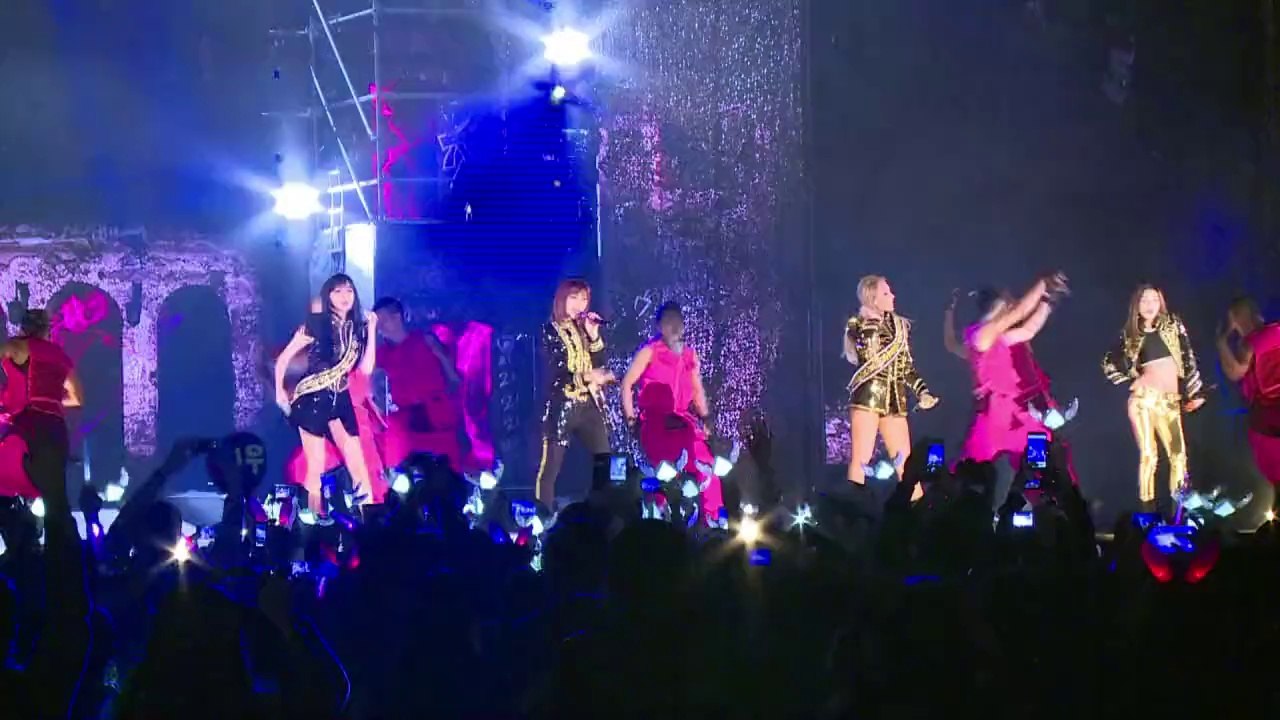 K-pop girl group 2NE1 rocks Hong Kong on Asian tour