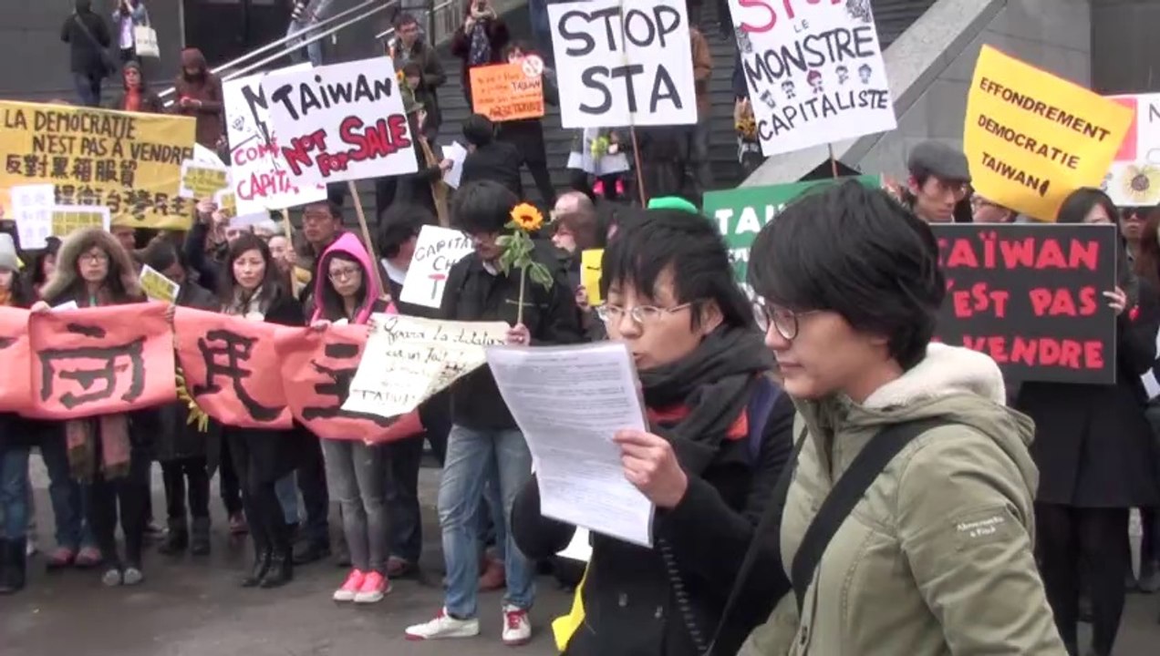 Manifestation des jeunes indignés taïwanais à Paris.