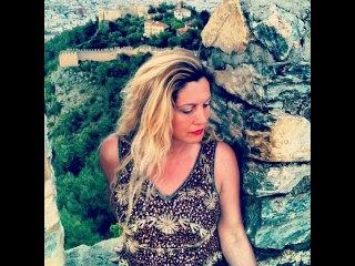 esin kumral blue cafe