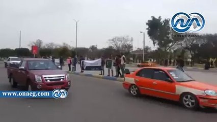 سلسلة بشرية لأنصار «صباحي» أمام جامعة القناة لدعم ترشحه لانتخابات الرئاسة