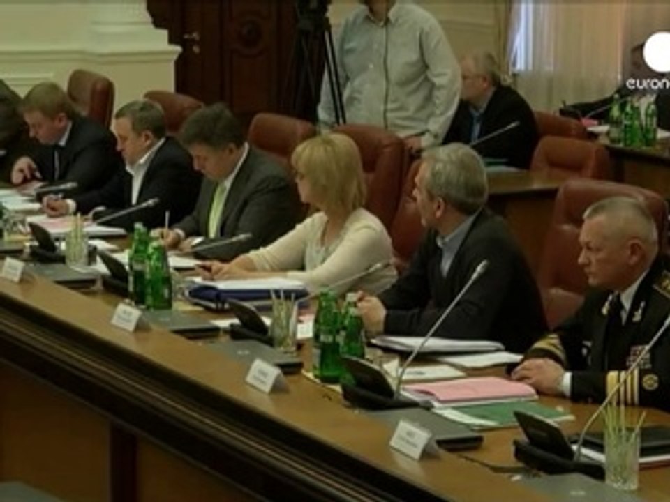 Kiev teme invasione Russia da Est. Assalto truppe russe a base Fedosia