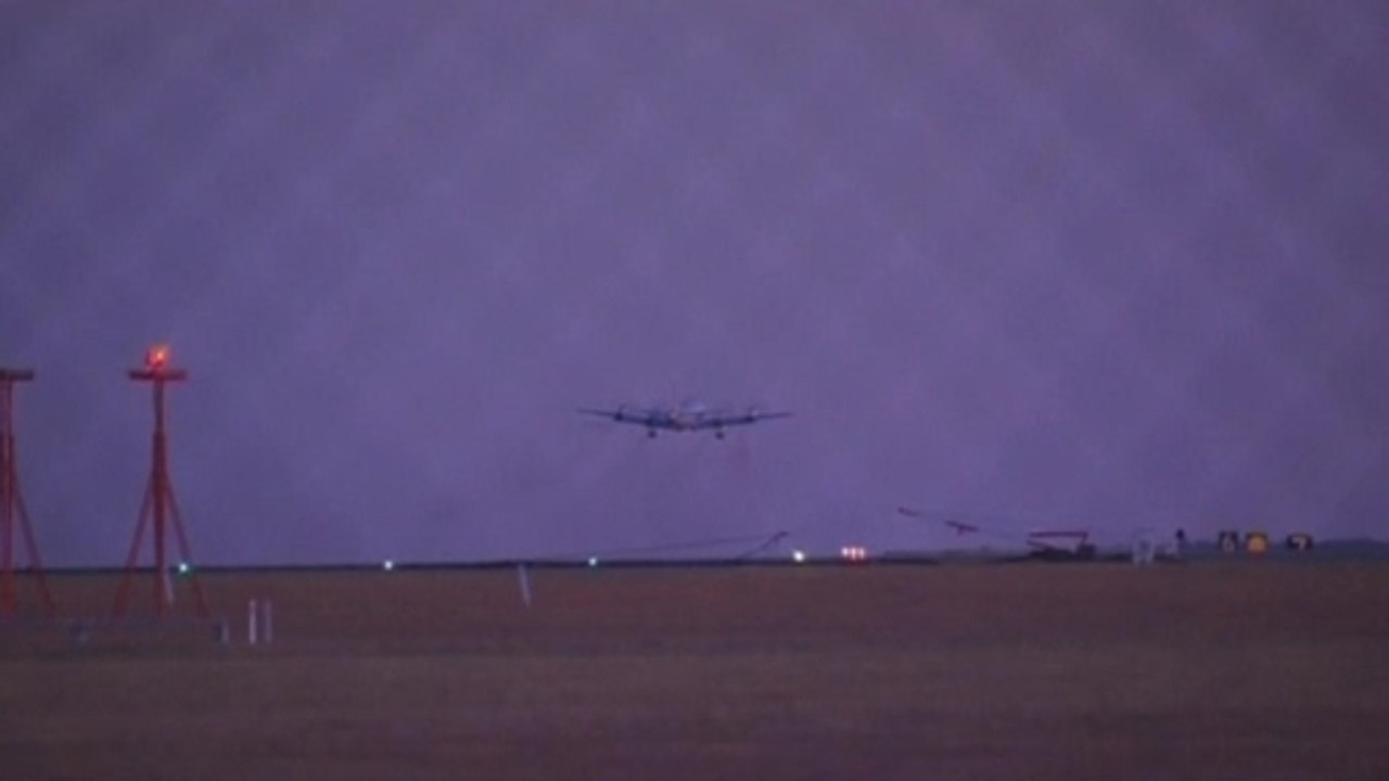 Chinese plane sees floating "white objects" in search for Malaysian jet