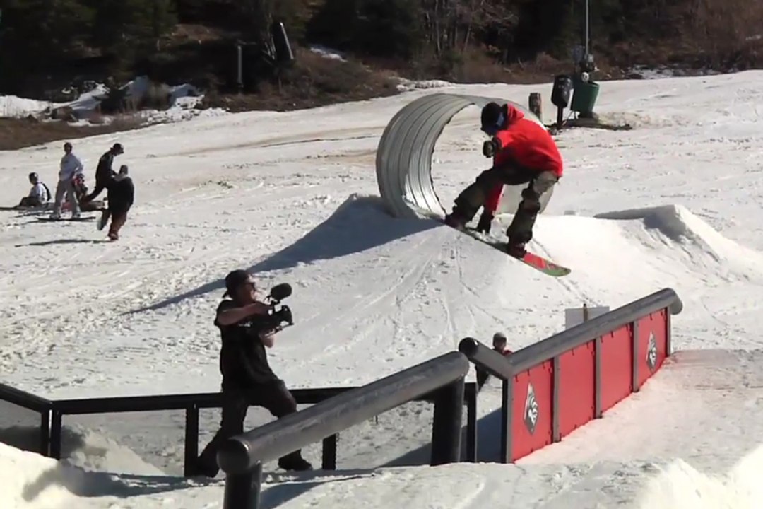 Sunday In The Park with Scott Stevens and Chris Bradshaw - Snowboard