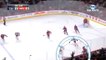 Une fan mise KO pendant un match de Hockey... La NHL c'est violent!