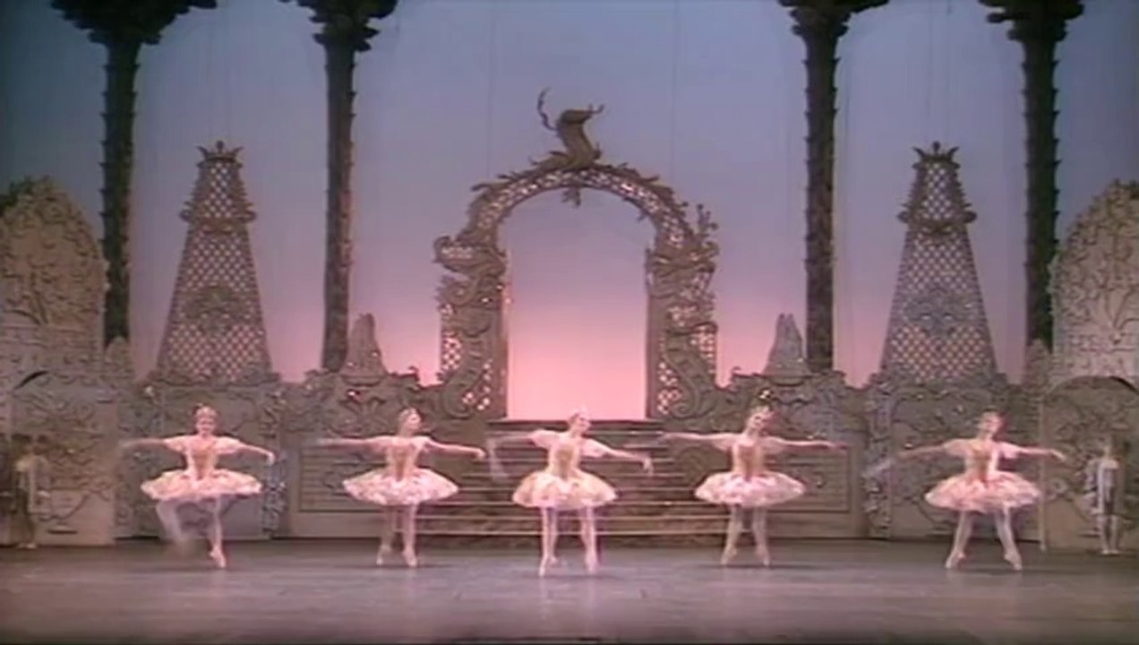 Thaikovsky : "The Nutcracker" (Royal Ballet) 2/2