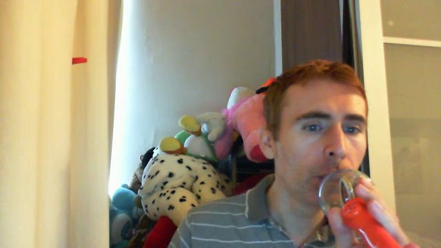 Wiwi égratigne tant qu'il y aura des étoiles de Tino Rossi