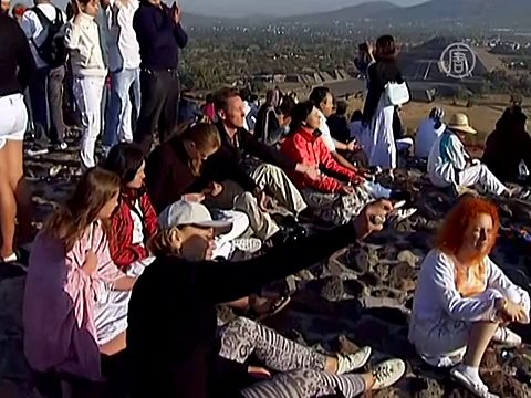 С приходом весны мексиканцы едут в Теотиуакан