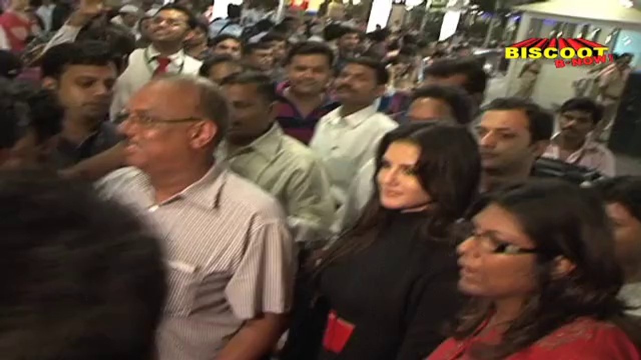 Sunny Leone mobbed!