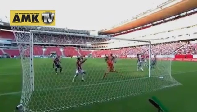 Önce direğe sonra fileye ama kendi kalesine