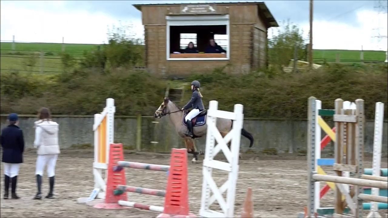 Camille et Prisca - CSO Saveuse 23 mars 2014.