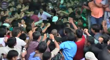 Best Bollywood stars MOBBED MOMENTS Big B, SRK & many more