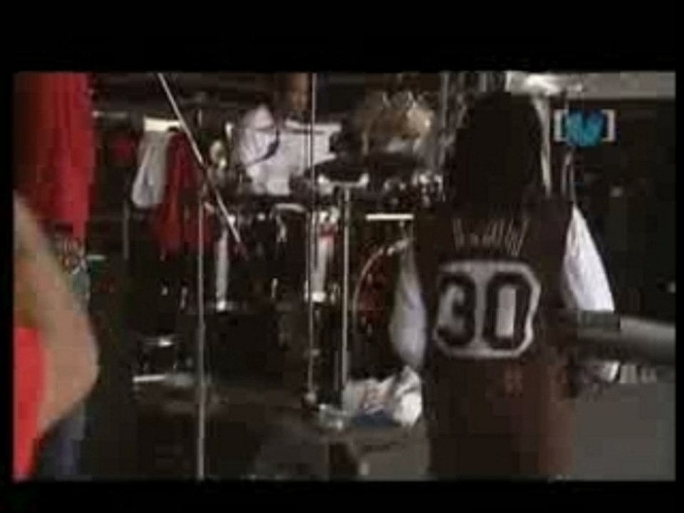 THE BLACK EVED PEAS -  Shut Up LIVE
