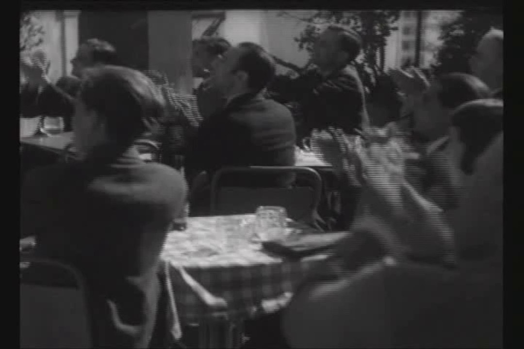 MARIA ALBERTINA CANTA O FADO «BEIJOS QUENTES»