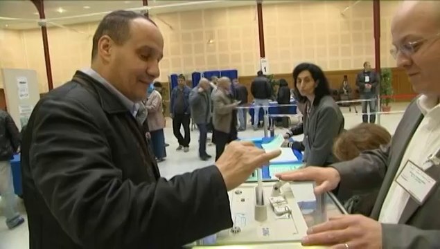 Les Algériens de France votent, Bouteflika donné favori