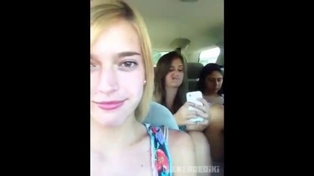 Tuhaf Hareketler Yapan Kız