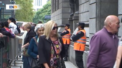 Seguidores del actor argentino Alfredo Alcón lo despidieron con un homenaje