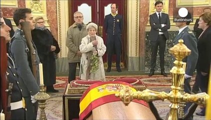 Politicians and the public pay their respects to Adolfo Suarez in Congress