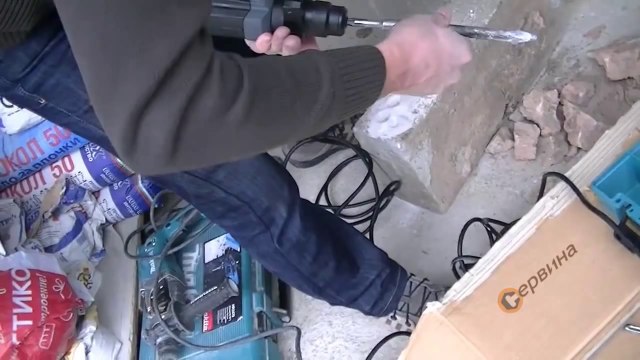 Máy khoan bê tông Makita HR2470 chính hãng