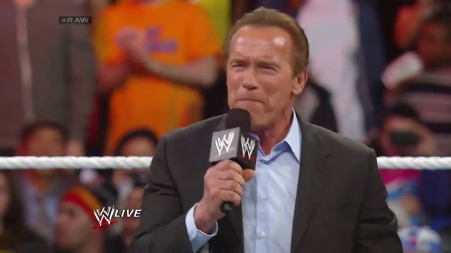 Arnold Schwarzenegger and Hulk Hogan Fighting together on WWE!!