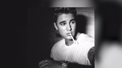 Justin Bieber imite James Dean mais dit ne pas fumer de cigarette