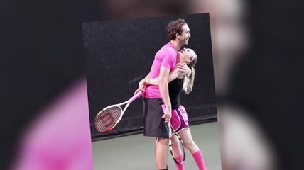 Kaley Cuoco dévoile son nouveau tatouage durant un match de tennis avec Ryan Sweeting