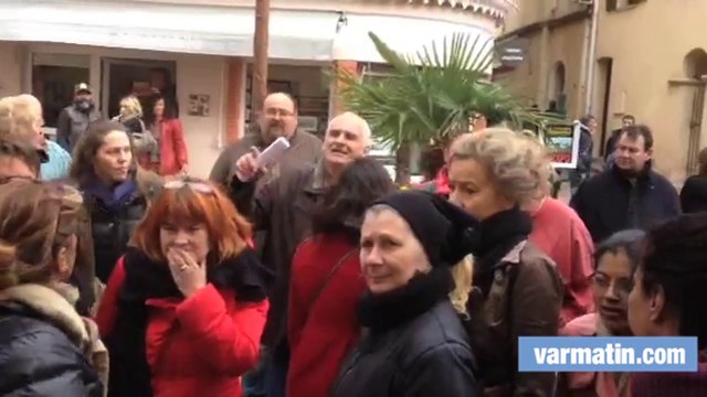 Manifestation contre le FN à Fréjus devant la permanence de Philippe Mougin