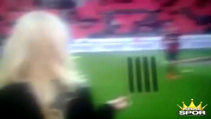 Kafasına Sürekli Top Çarpan Muhabir