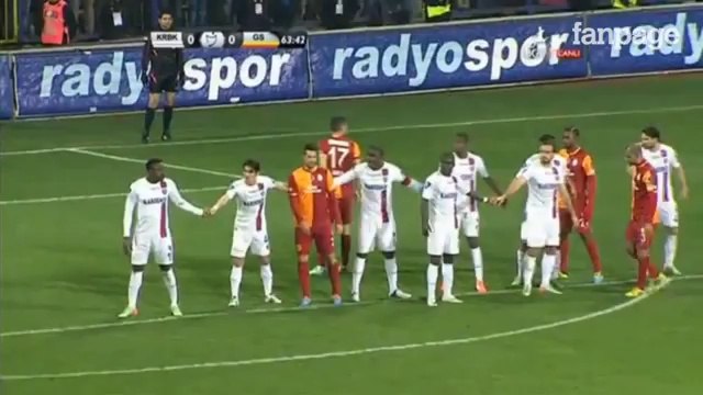 LA CATENA UMANA CONTRO IL GALATASARAY
