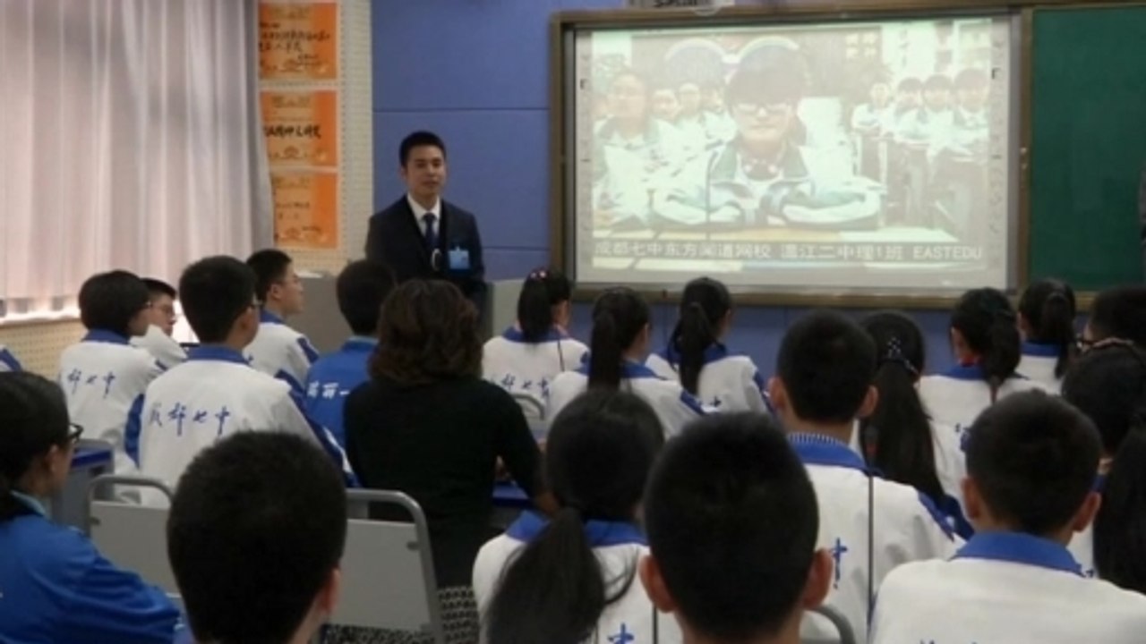 Michelle Obama meets with school children in China