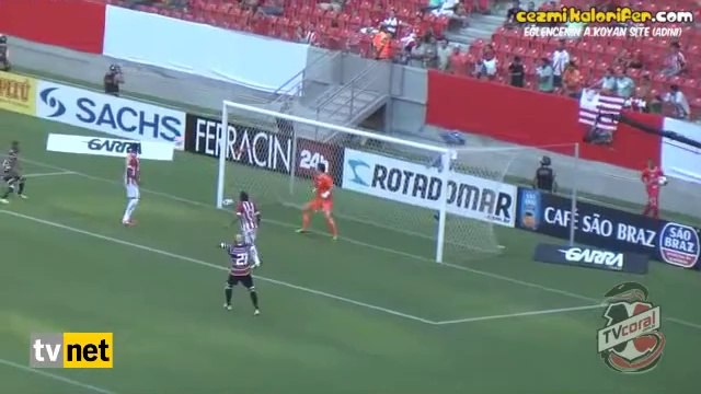Kendi Kalesine Gol Atmak İçin G.tünü Yırtan Futbolcu