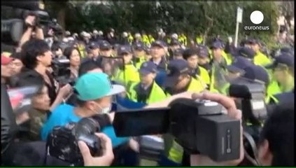 Taiwan: Students to meet president in China trade pact row