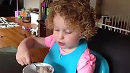 Little Girl Explains Her Mother's Pregnancy