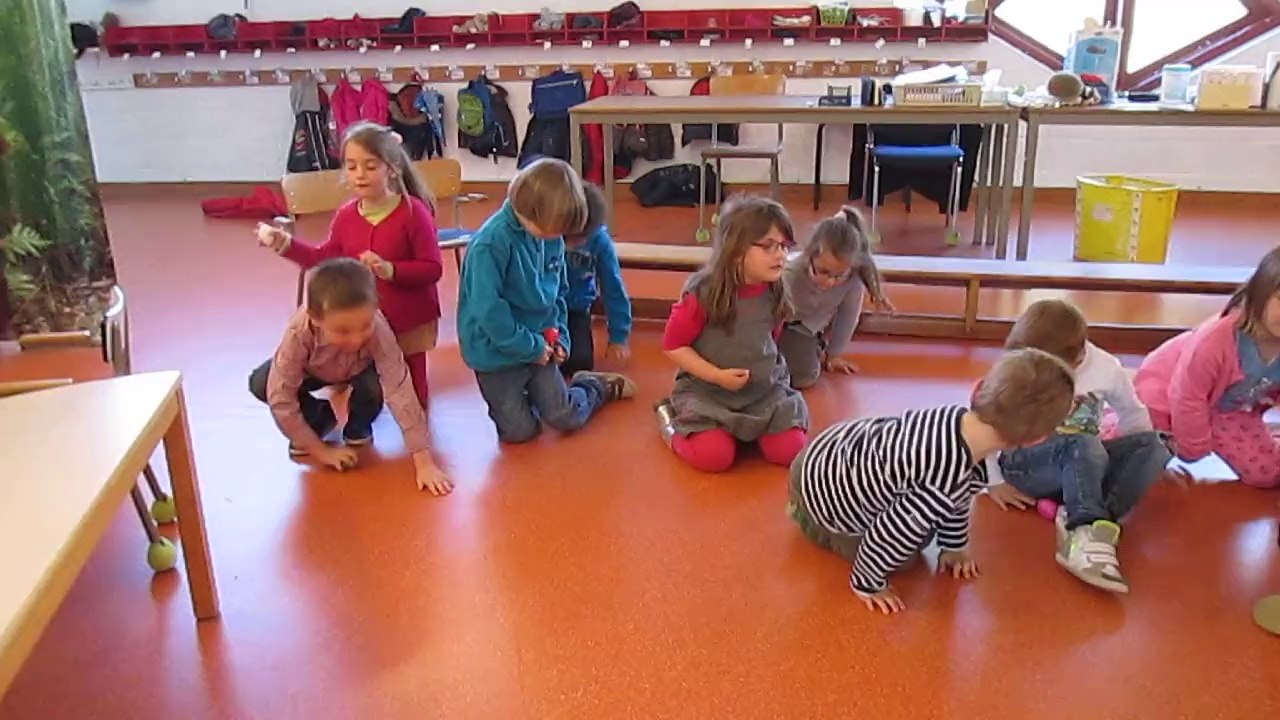 ♫♪ UNE POULE SUR 1 MUR ♪♫