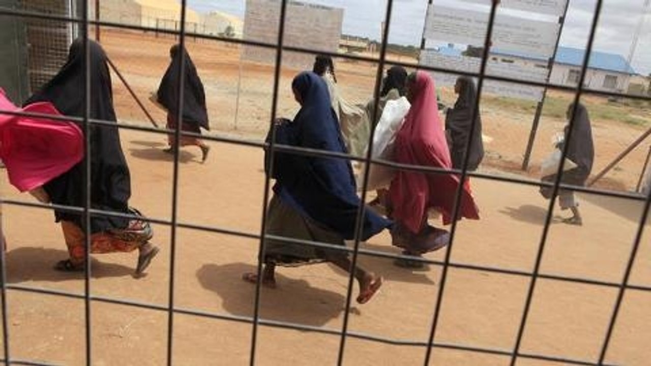 Al Jazeera's Mohammed Adow discusses Kenya's decison to orders all Somali refugees back to camps