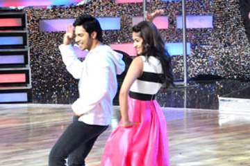 Varun & Ileana do boogie woogie!