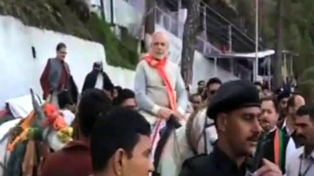 Modi visits Vaishno Devi shrines to seek blessings 